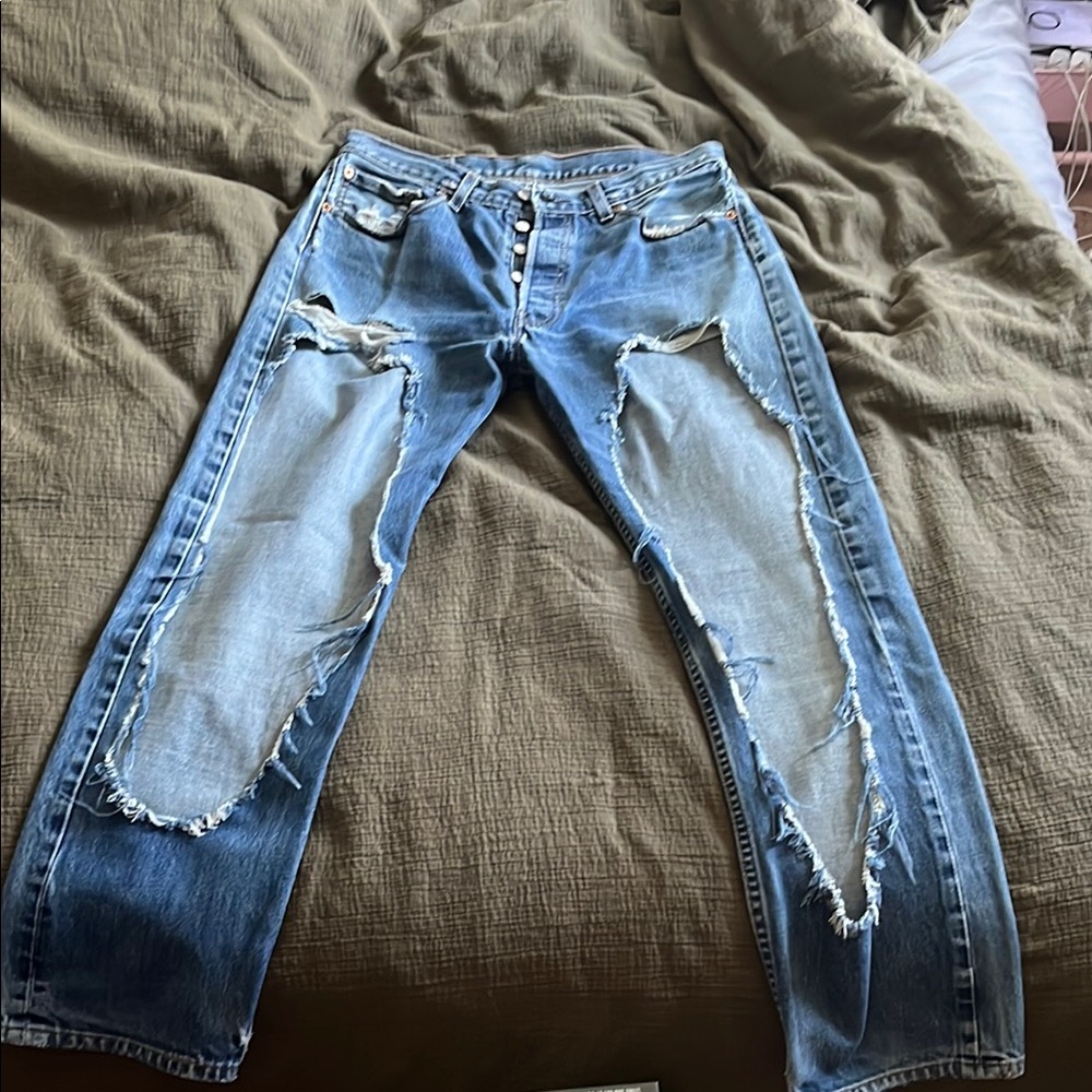 Woman’s Distressed Levi’s Jeans